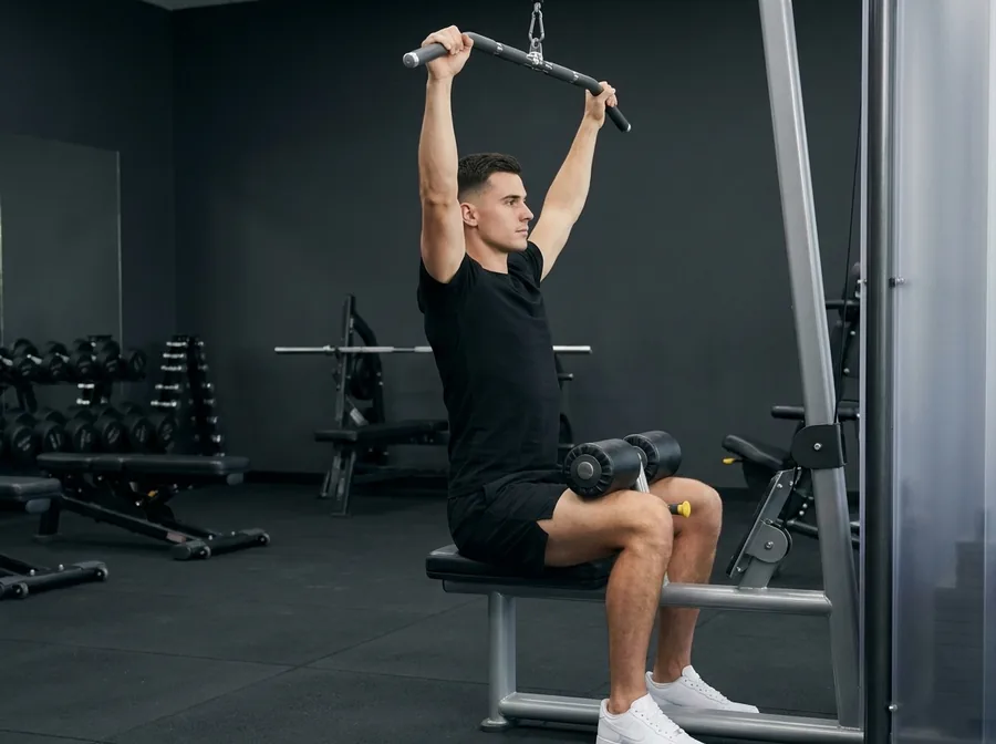 Man doing a lat pulldown in a gym